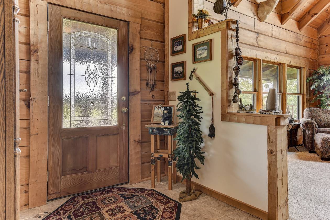Full Tennessee Heritage Log Home, Cleary Barn, & Fenced Pastures