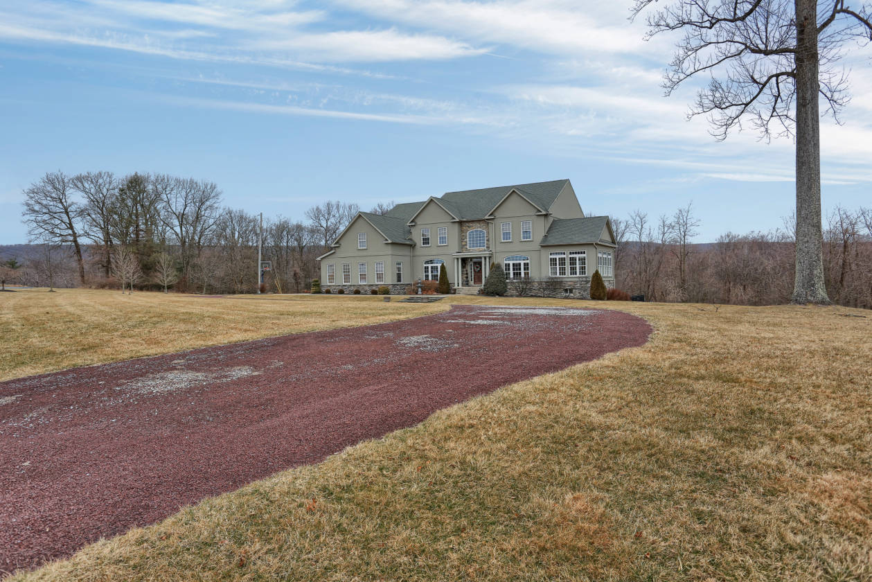 7+ acres in the heart of historic, horseloving southern PA! Orrtanna