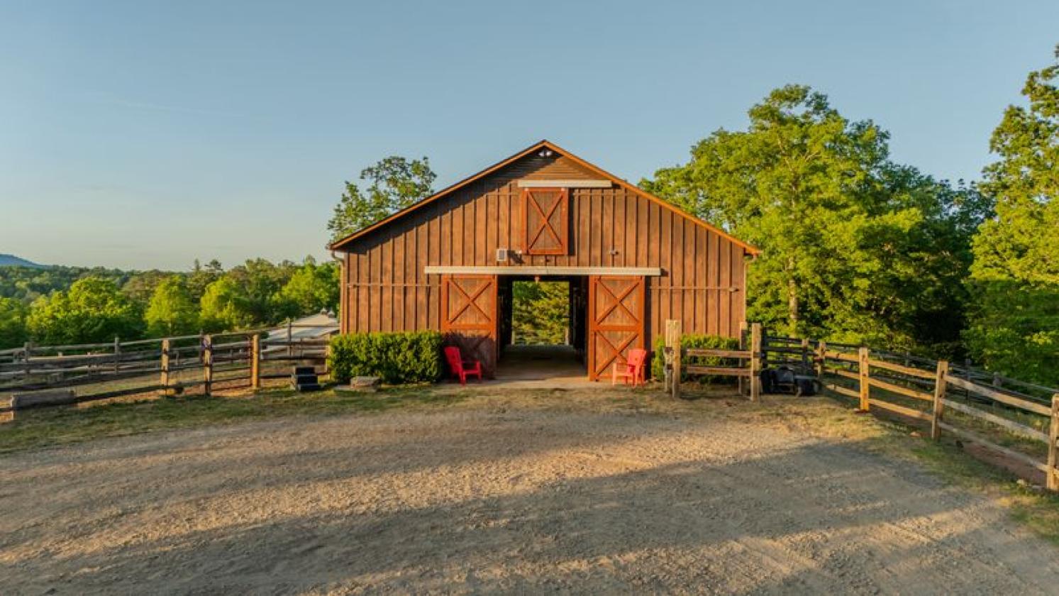 Historic 24 ac Equestrian Estate w Covered Arena - photo 2