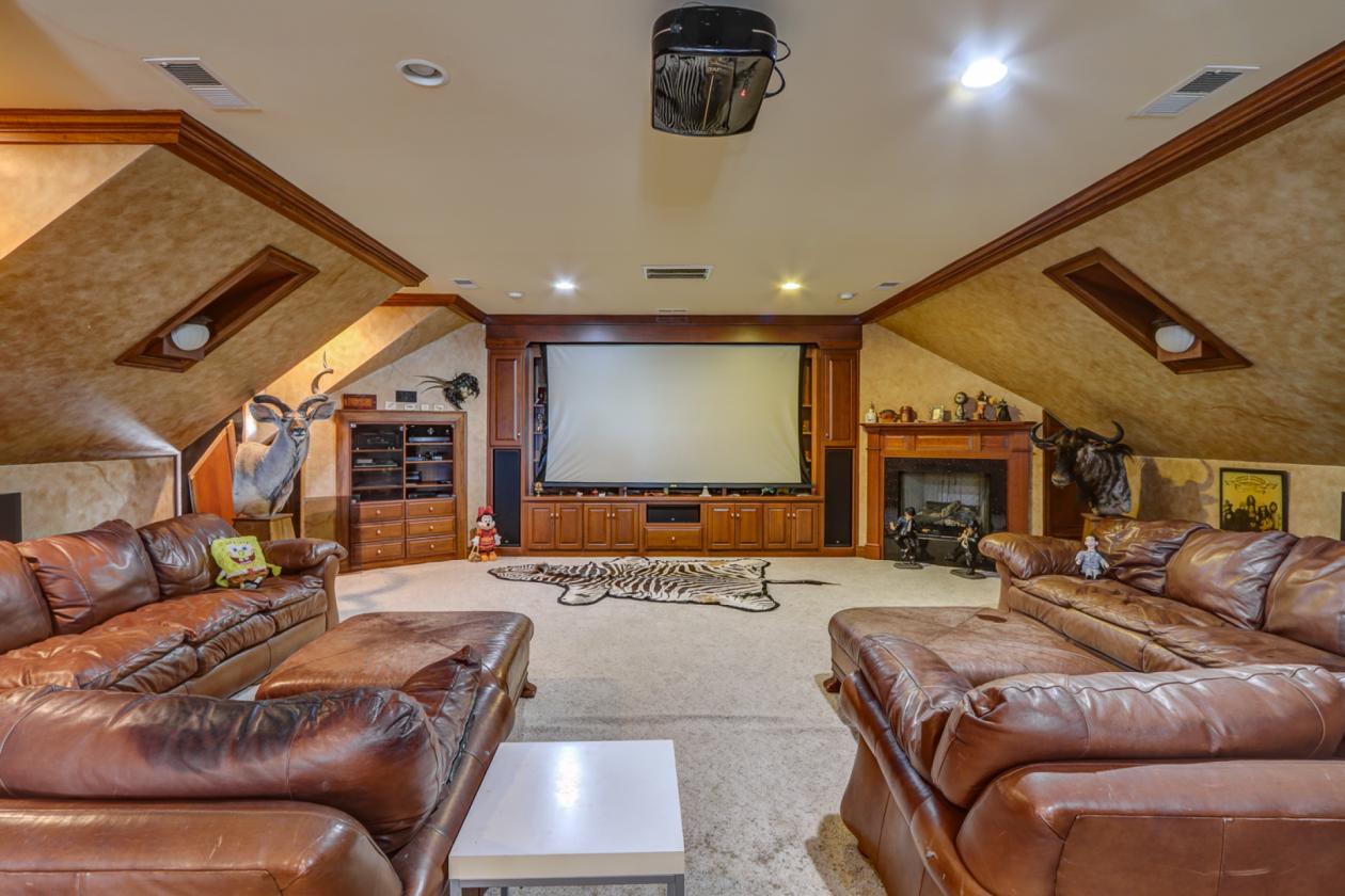 Magnificent views on this colonial home with 24 ac - photo 16