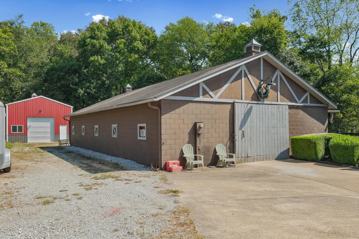 Executive-style home on 11+ acres in Elkmont, AL - photo 27