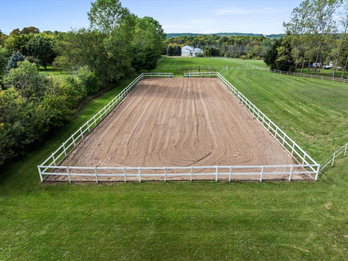 15 Acres Equestrian Living – Barn Arena Round Pen - photo 9