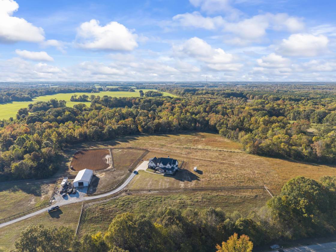 Photo inspiration: Luxury Equestrian Properties With Condo Living Reference: The Perfect Blend Of Luxury Country Living