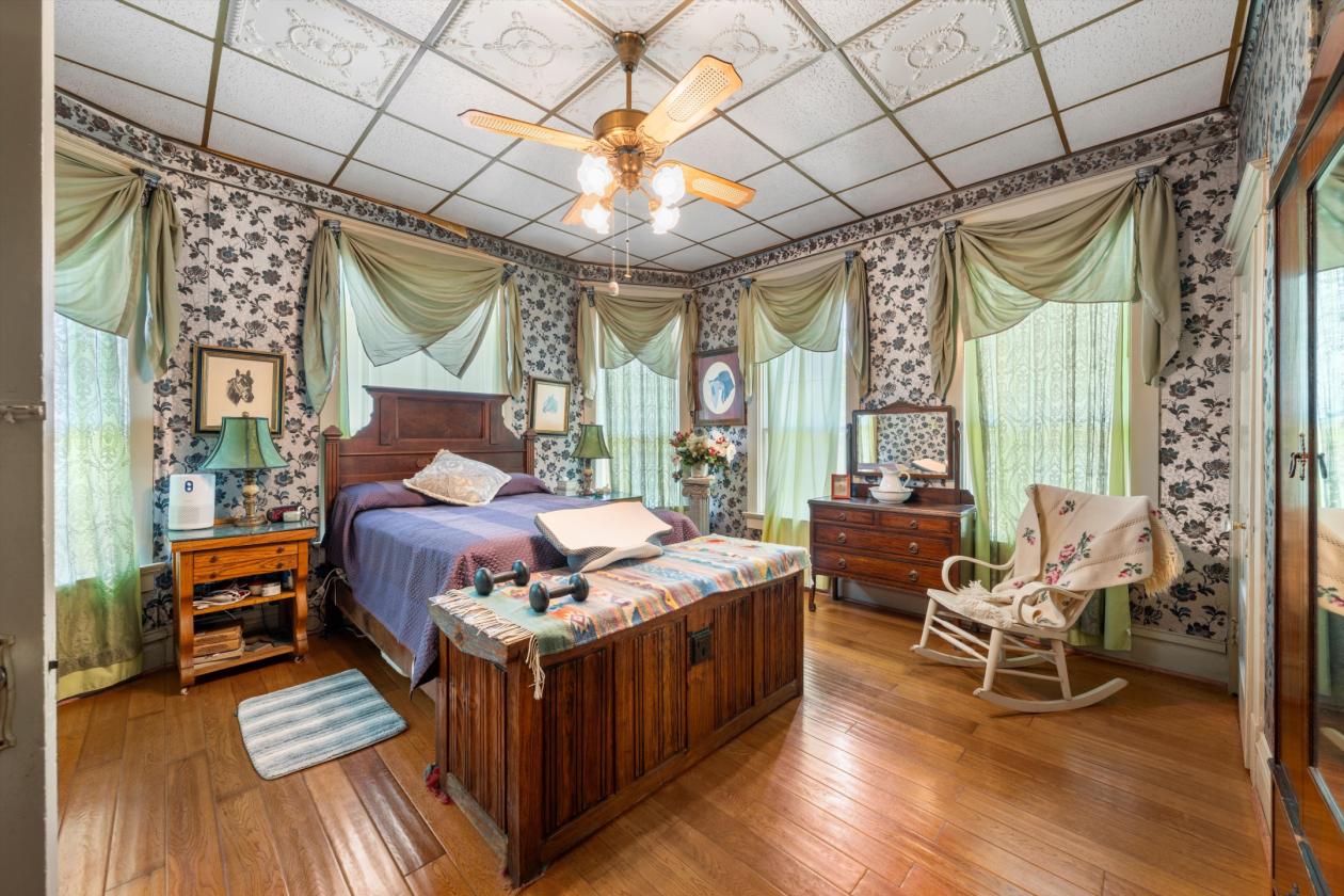 Beautiful 101 Acre Equestrian Facility & Residence - photo 16