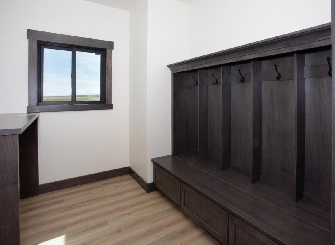 Stunning New Home w/ Mountain Views on 5.2 acres - photo 22