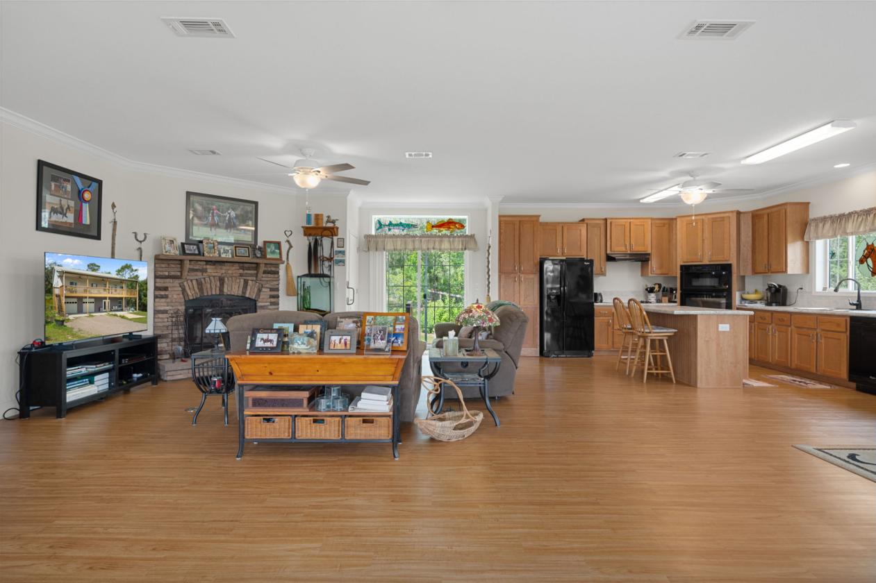 Exceptional 10 acre Property - photo 9