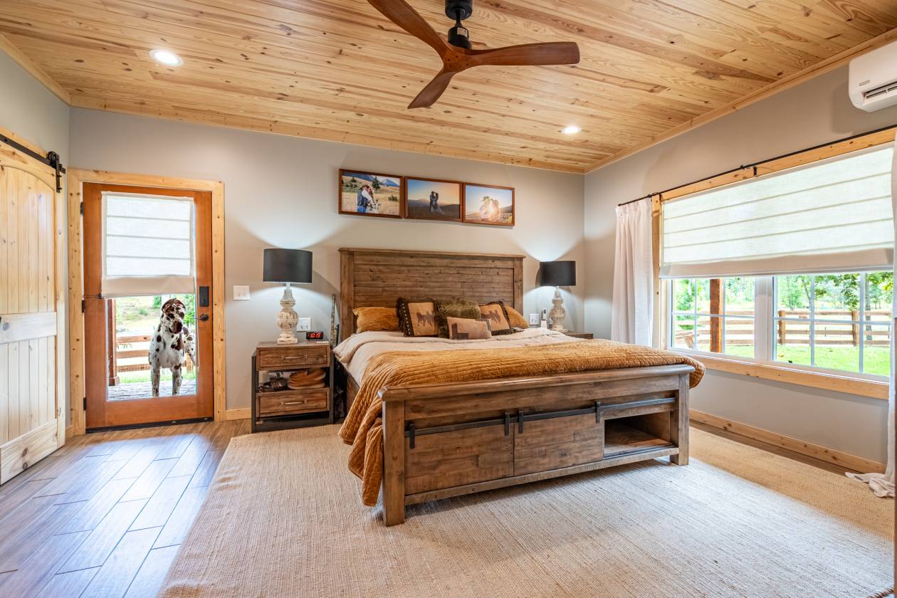Dream Horse Facility: Custom Home, Arena & More - photo 7
