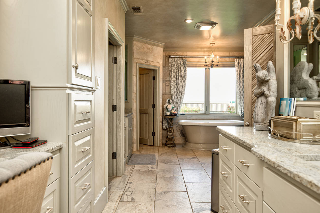 Stunning Horse Property in Lubbock County on 17 acres with