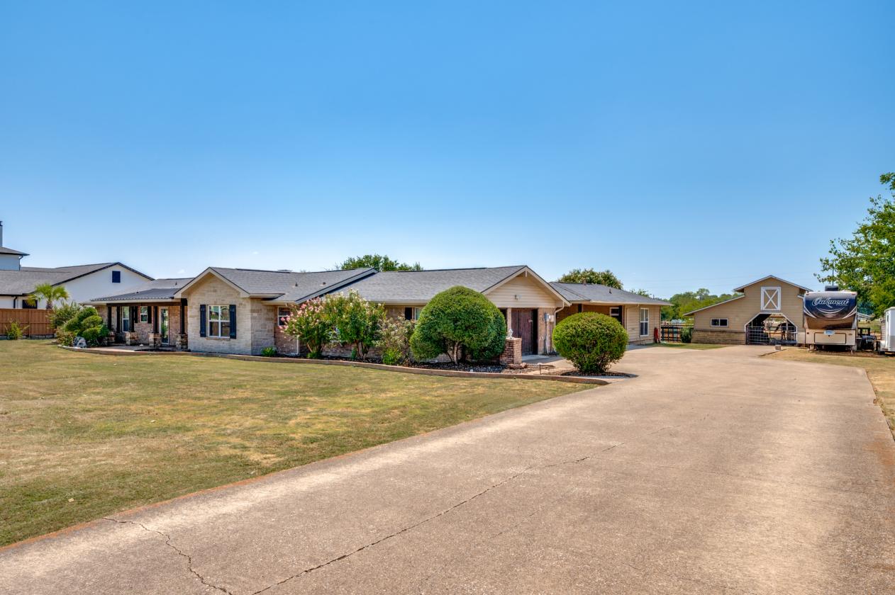 Horse property in the heart of the city - photo 5