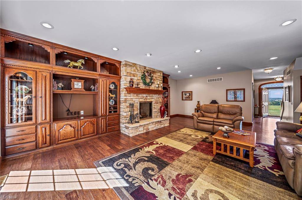 EQUESTRIAN COUNTRY ESTATE WITH CUSTOM HOME & BARN ON BEAUTIFUL PARK-LIKE SETTING - photo 20