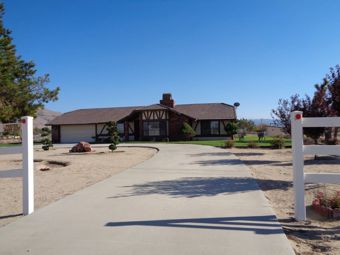 horse property for sale with lovely landscaped home,view zoned A2