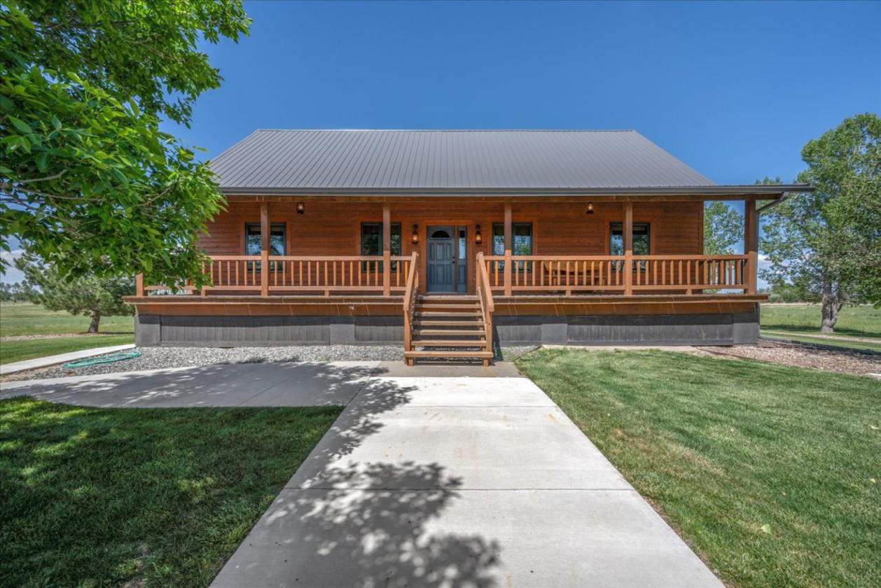Chimney Rock Pioneer Crossing/Log Home & RV Park - photo 1