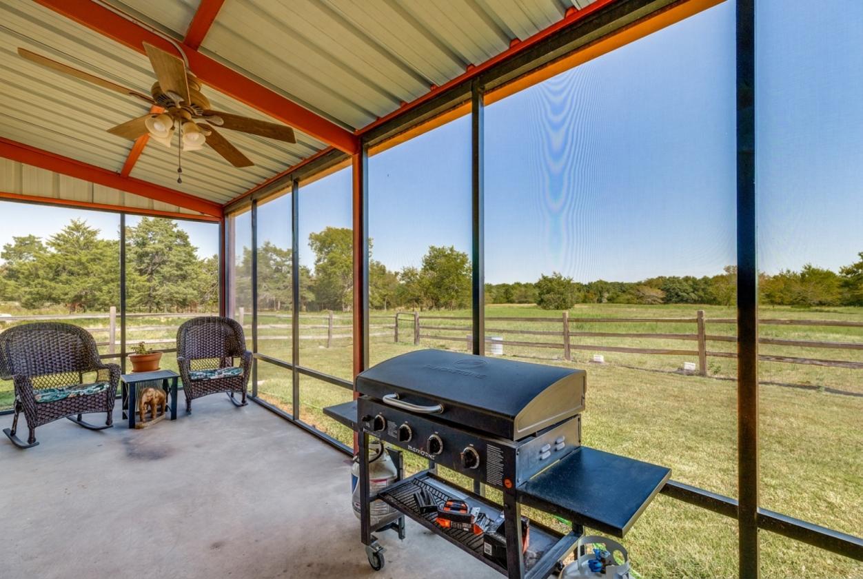 11 Acres with 2 homes, Horse Barn & Great Hunting - photo 16
