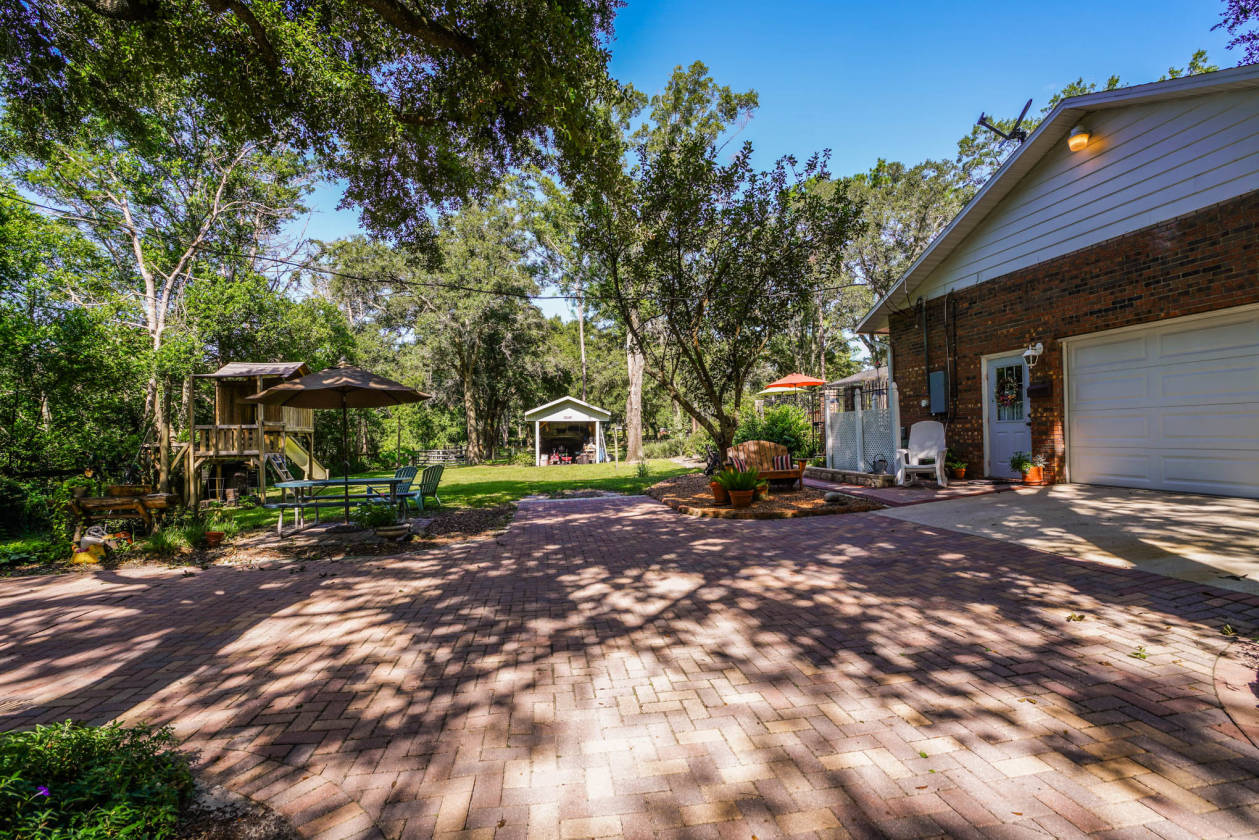 Truly exceptional Central Florida Equestrian property in the middle of