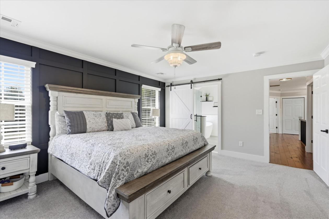 Luxury Farmhouse Residence Equestrian Suitable! - photo 17