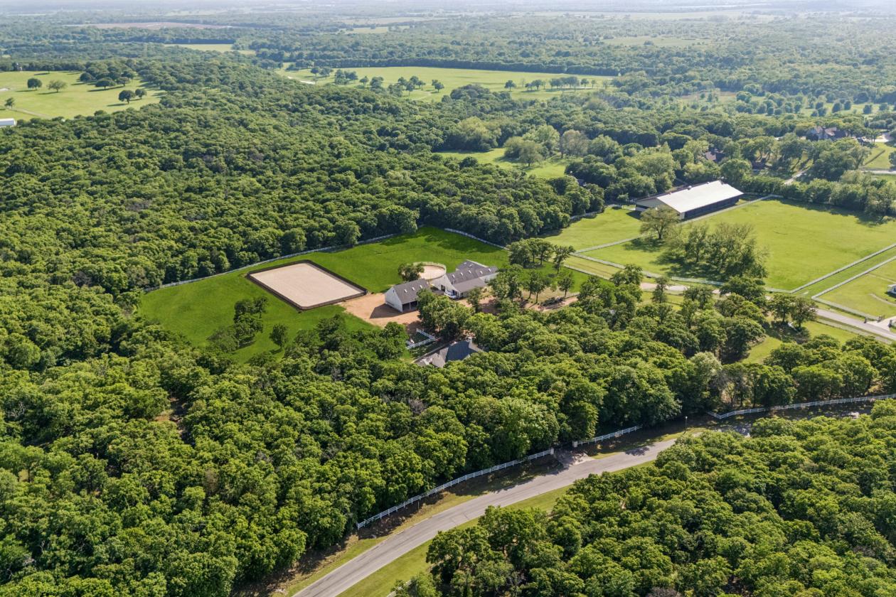 Private Equestrian Retreat in Butterfield Junction - photo 8