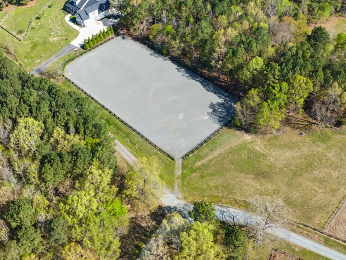 Exceptional Turnkey Equestrian Farm - photo 14