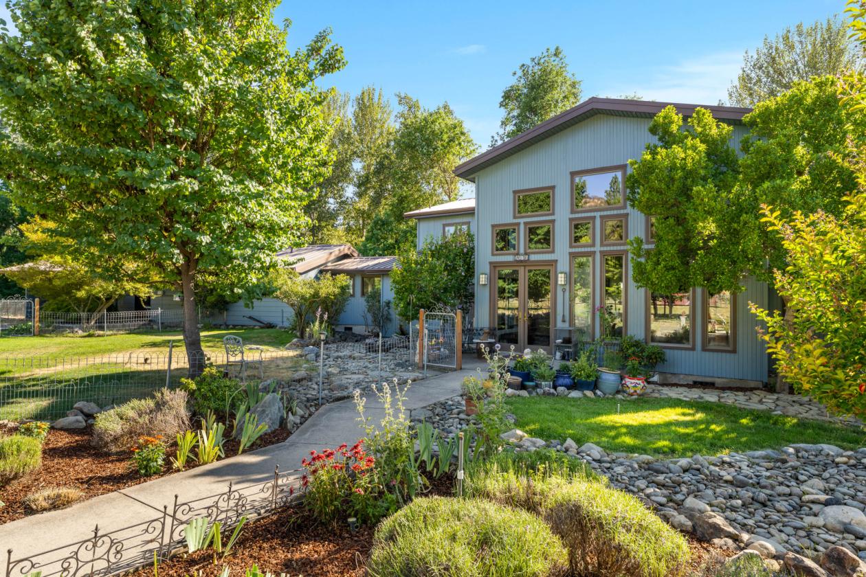 Applegate Riverfront Equestrian Property - photo 11