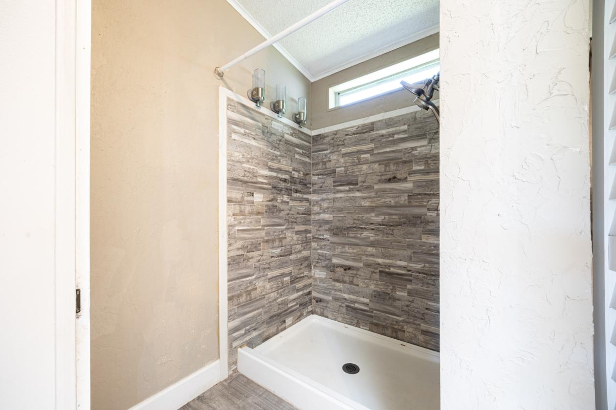 Beautiful Home and Acreage - photo 14