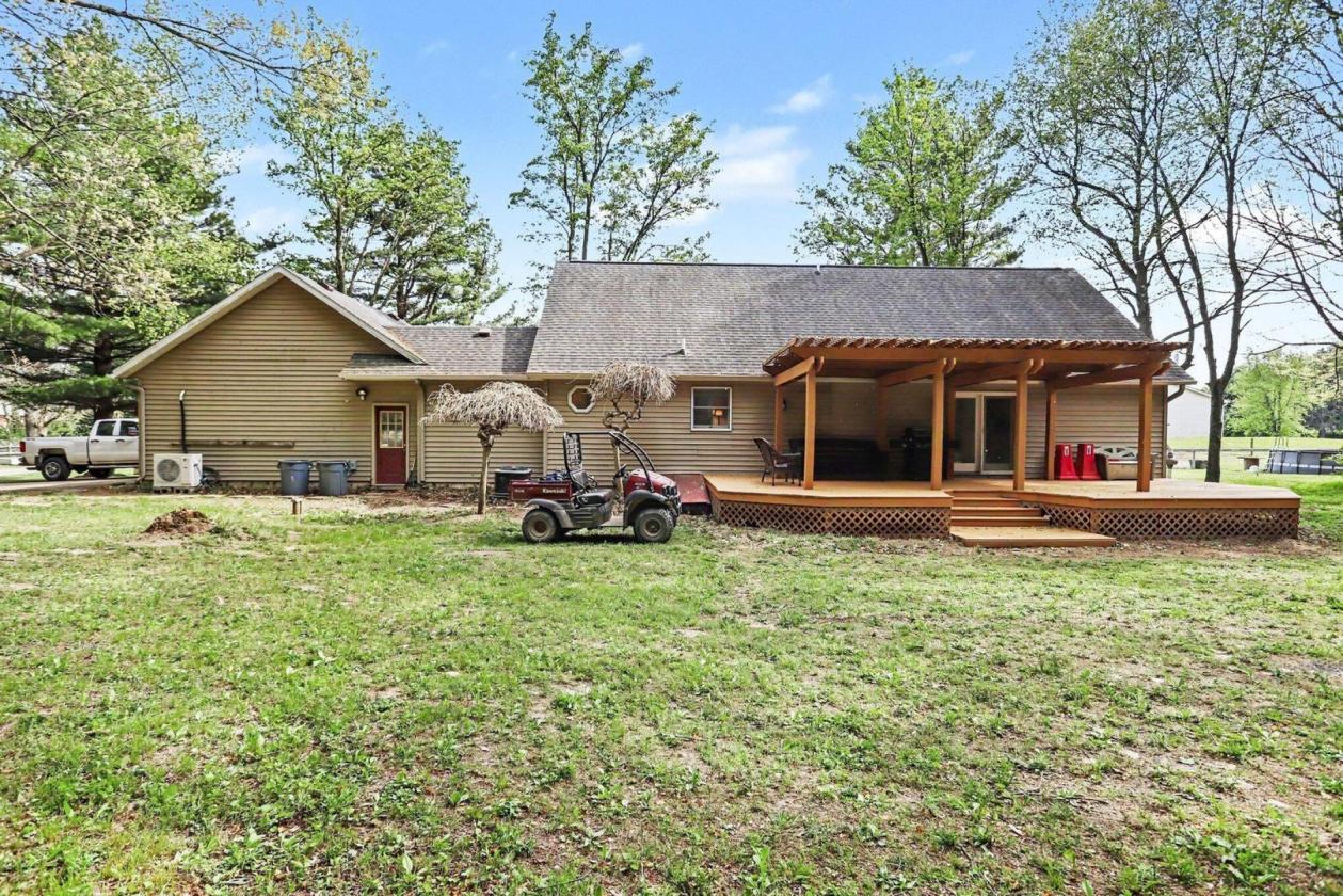 10 acre turn-key horse farm - photo 3