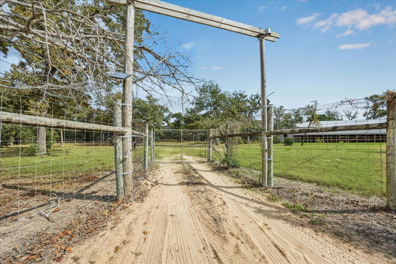 Beautiful Horse Barn on 5.2 Acres - photo 14