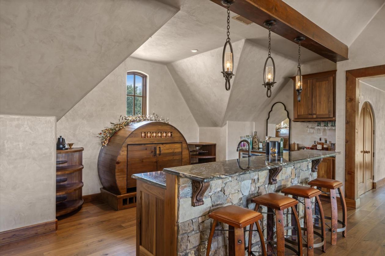 ONE OF THE FINEST ESTATE COMPOUNDS - photo 24