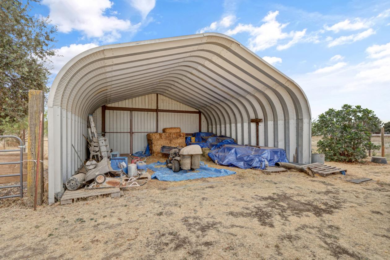 Horse Property with Owned Solar Close to City - photo 20