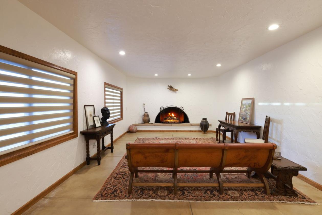 Elegant Custom Home with Grass Pastures - photo 11