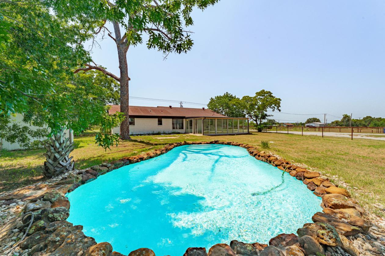 Fully Furnished Horse Property - Arena - Pool - photo 11