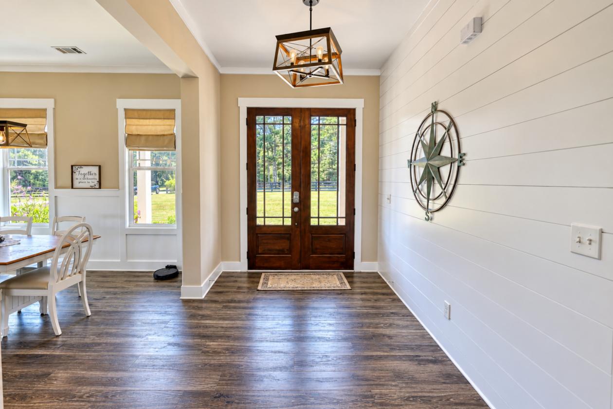 Modern ranch home on 5ac, 3 stall barn - photo 9