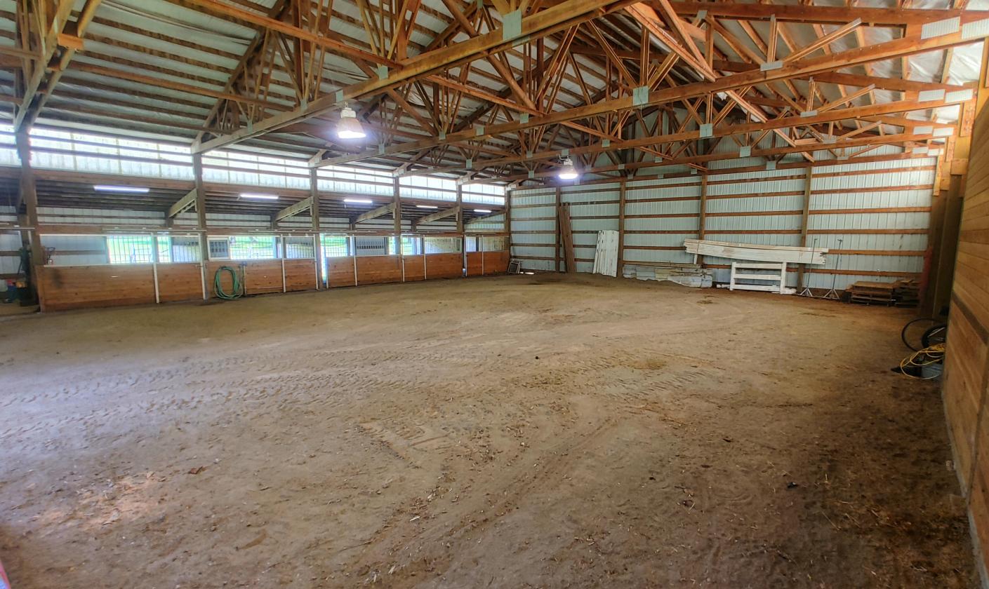 Timber Frame on 10 acres w/pool & arena - photo 9
