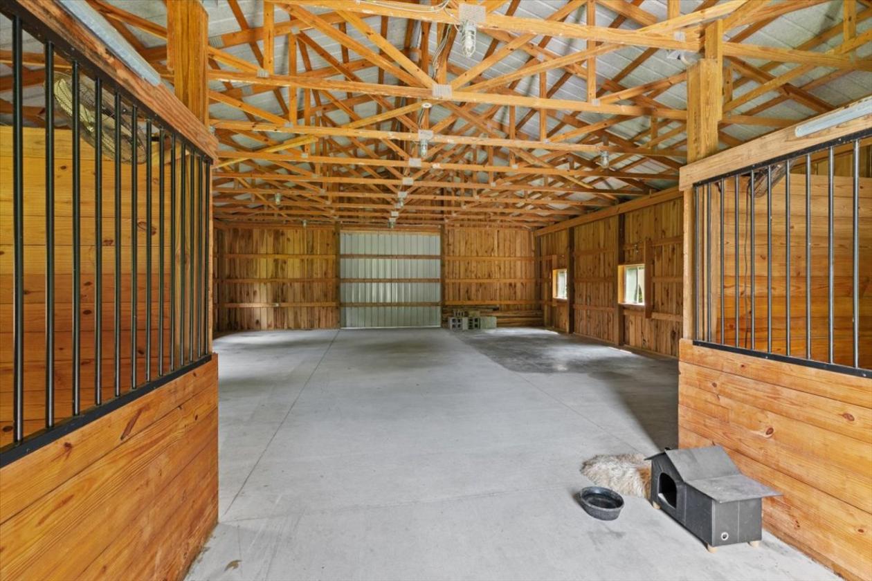 Woodford County Luxury Farm - photo 29