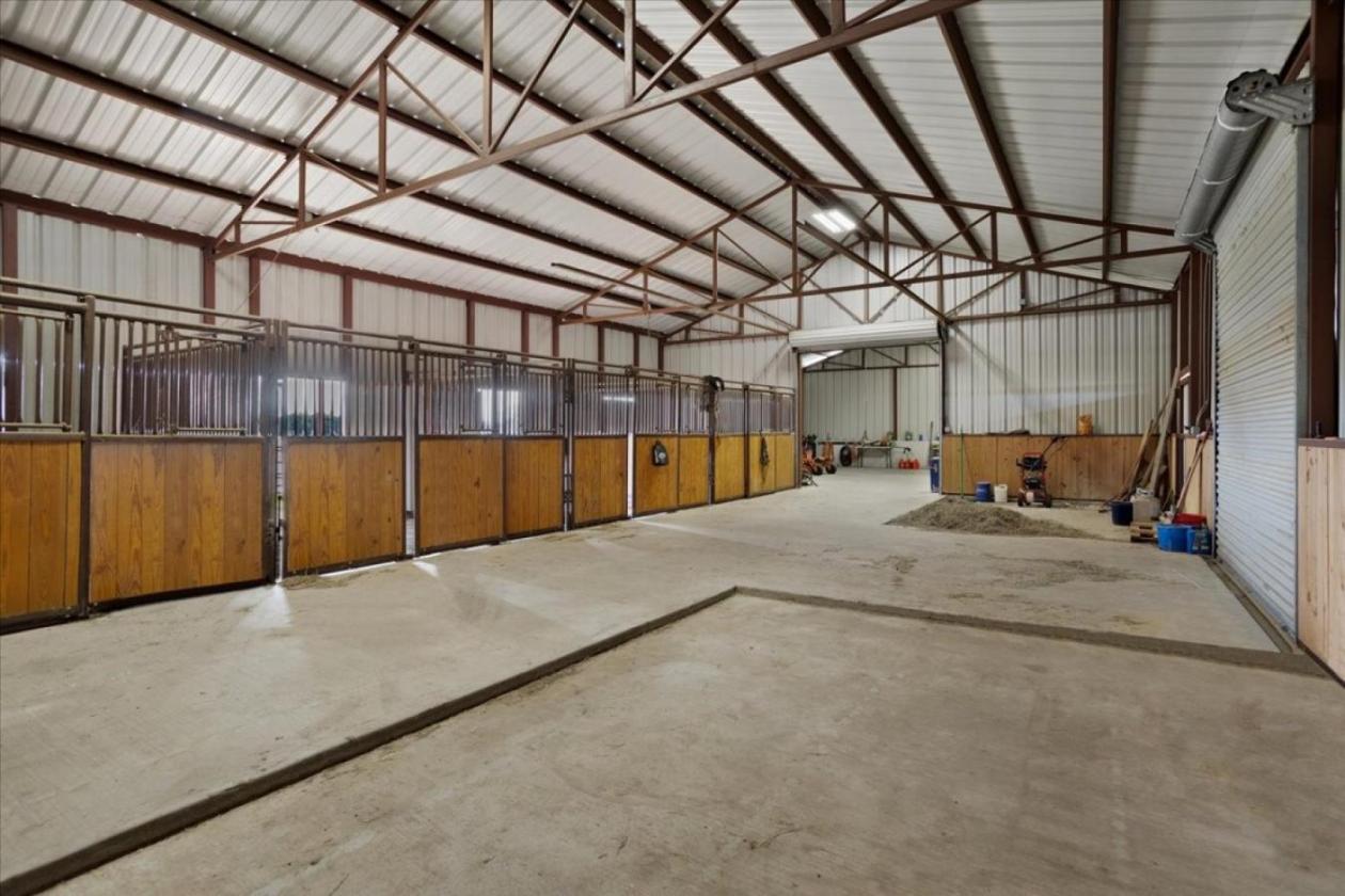 Equestrian Estate on 11 Acres - photo 8