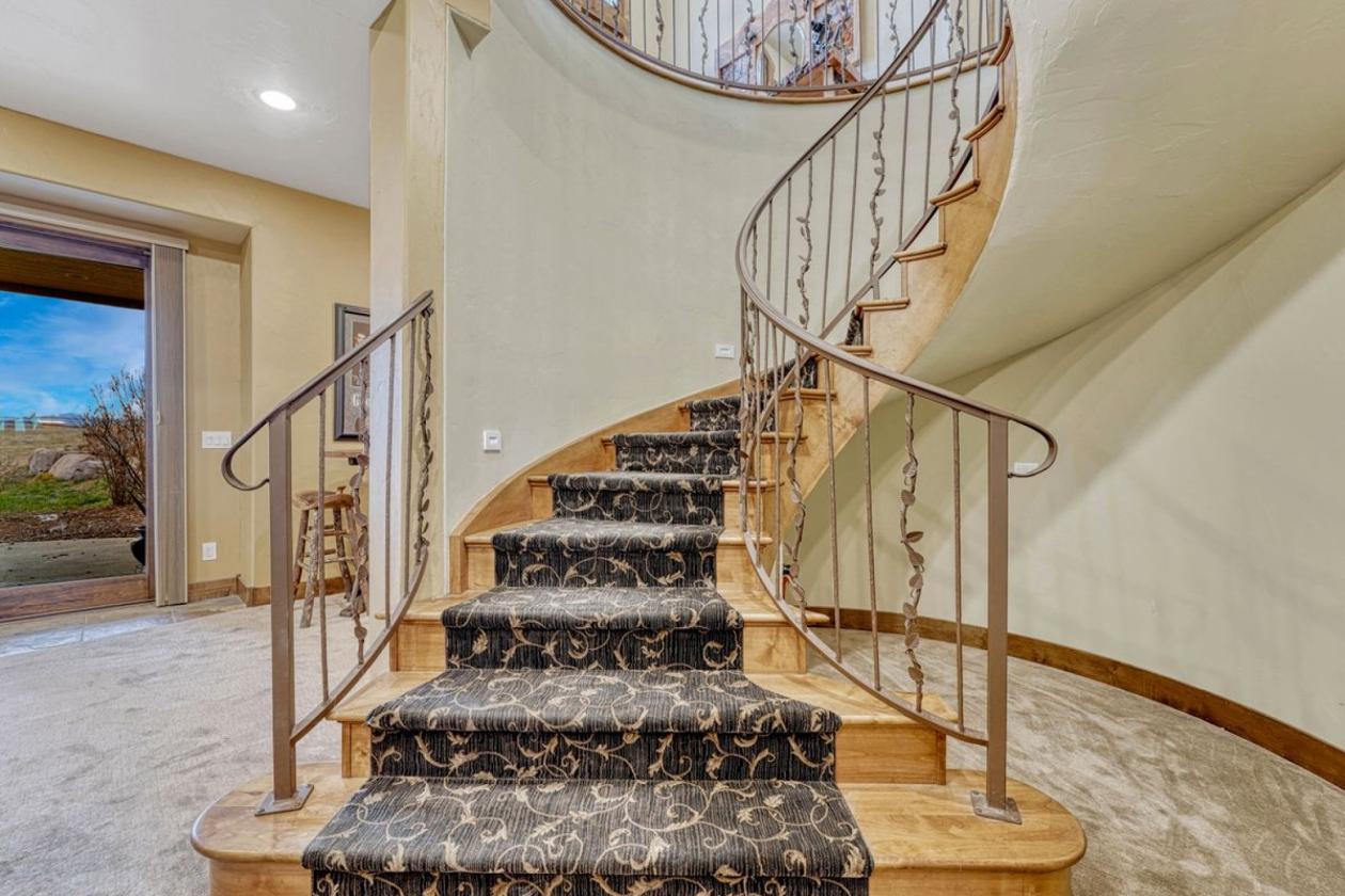 Timeless Equestrian Living Made for Entertaining - photo 5