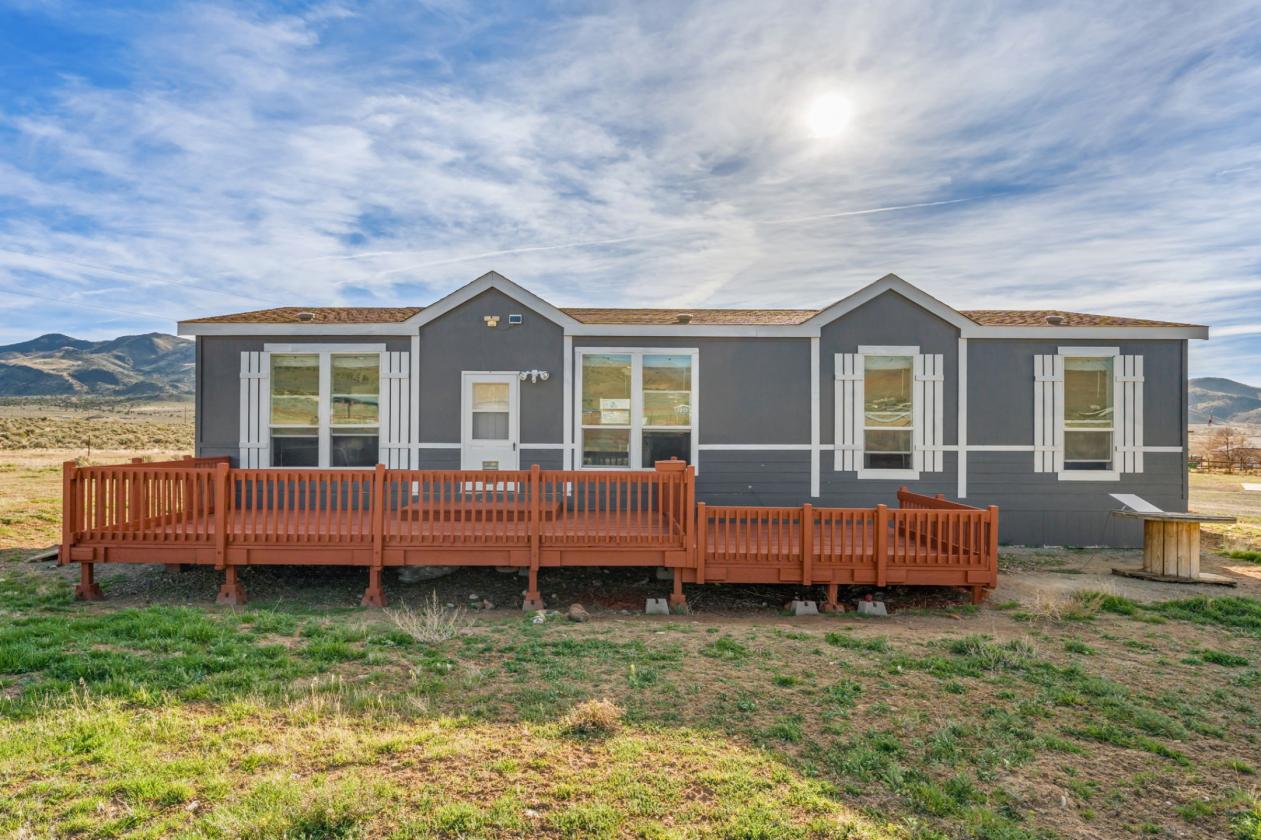 Turnkey equestrian estate w/3 homes and 360 views - photo 11
