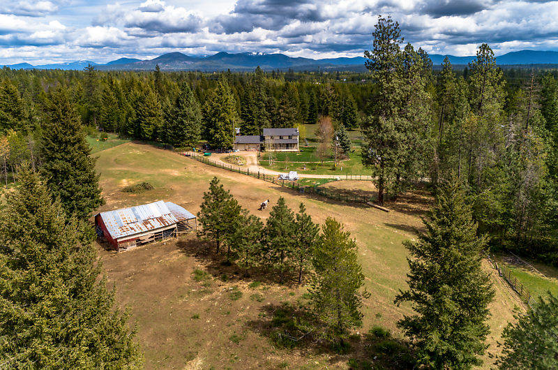 !0 Acre Horse Property with Country Home in Rathdrum N... Rathdrum