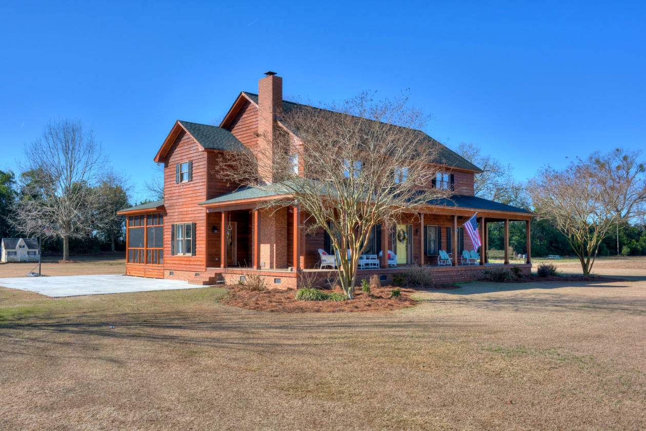 Turn Key Equestrian Estate ready for family or professional in