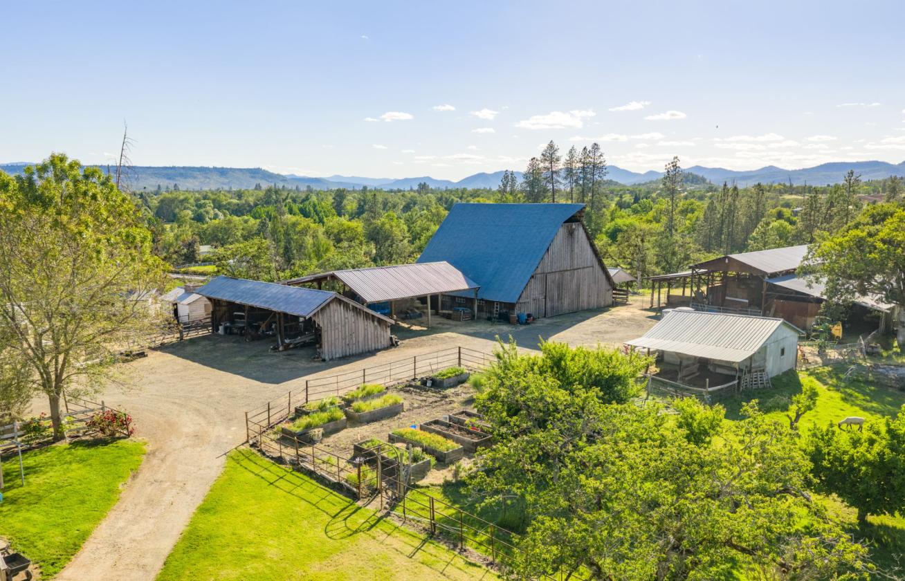 Amazing Opportunity near Rogue River - photo 2