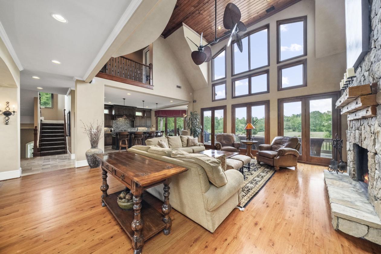 Luxury Estate on 2022 Acres with Helicopter Hangar - photo 9