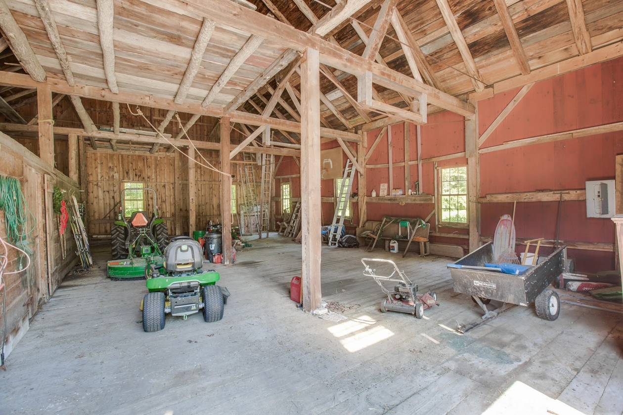 New England horse farm , barn and 20+ acres Princeton, Worcester