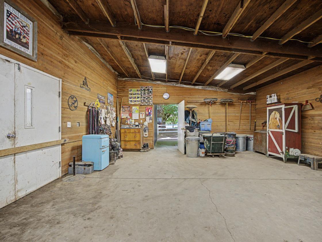 CLOSE IN HORSE LOVER'S DREAM - photo 8