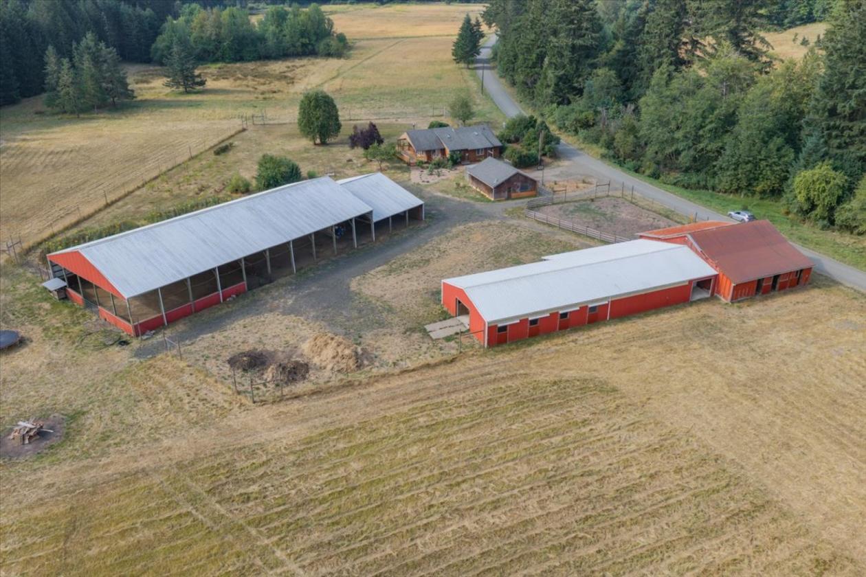 Pristine Hobby Farm in Coastal Oregon with a Creek - photo 14