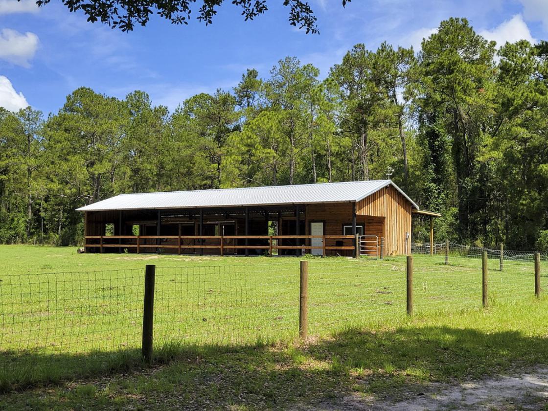 Looking for Old Florida vibes with modern amenities - photo 23