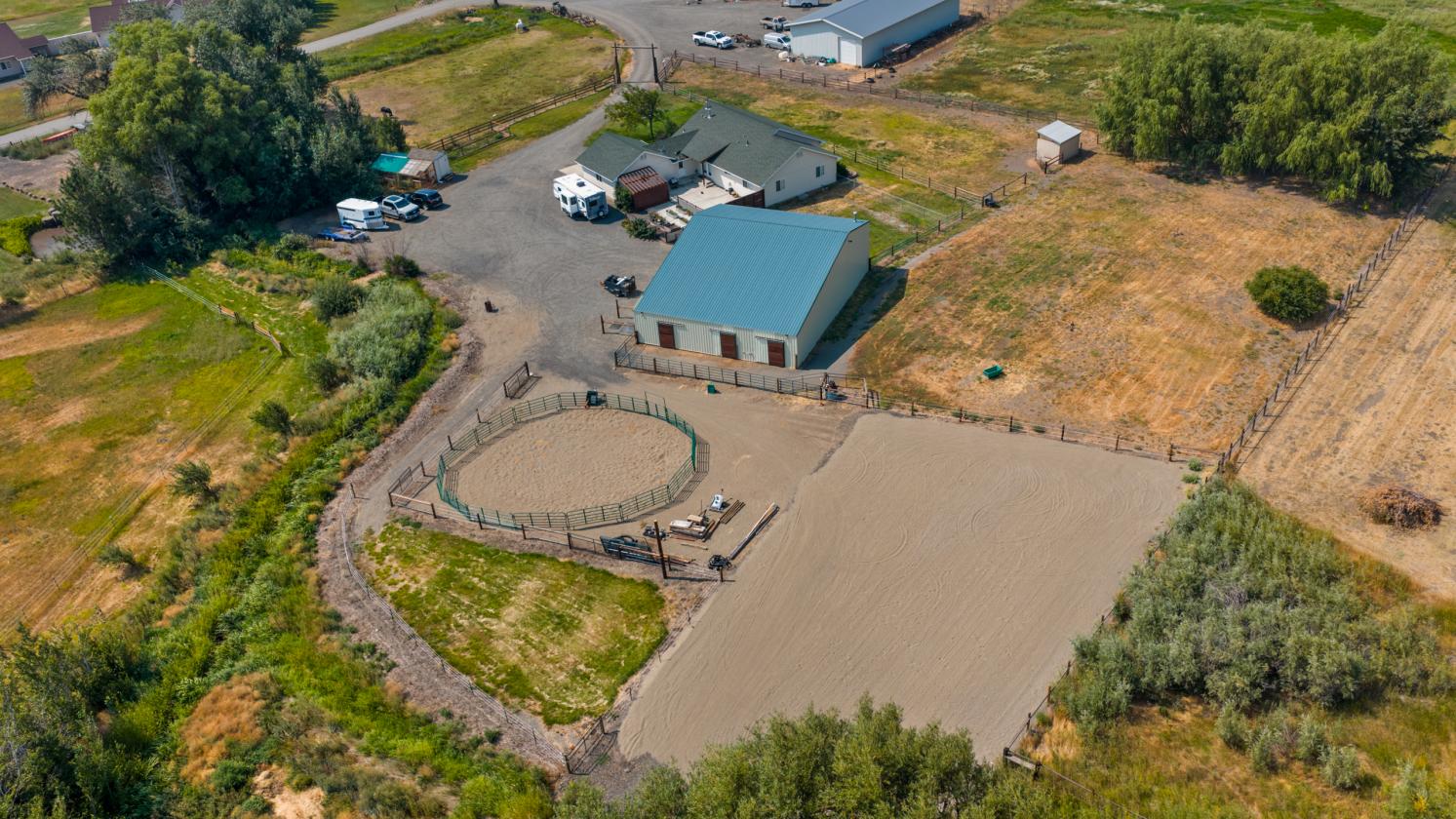 Horse Lovers Dream - Everything you need on 3.5 Ac - photo 5