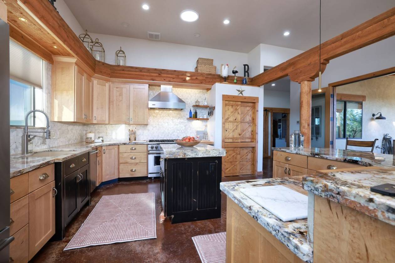 EXQUISITE EQUESTRIAN ESTATE - photo 17