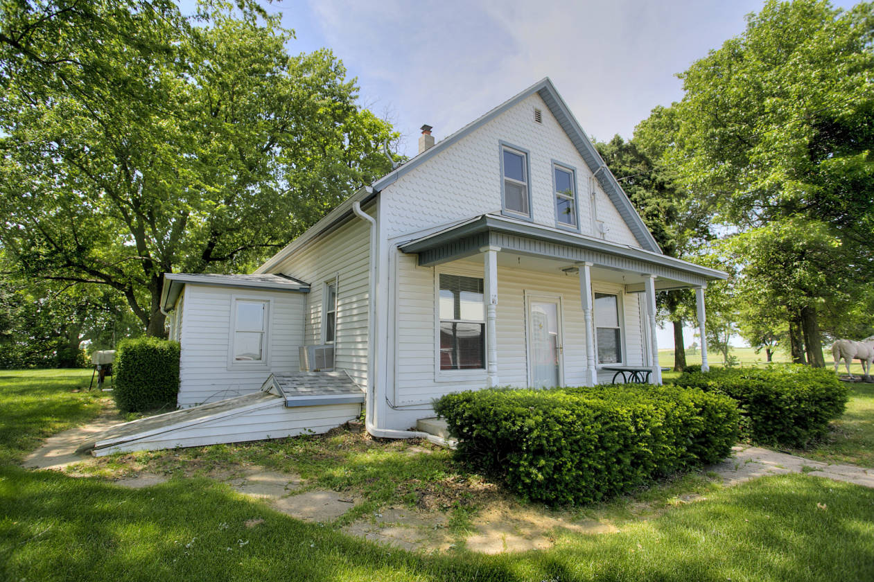 Horse Farm with 2 Homes, 40 Acres close to City! Omaha, Douglas