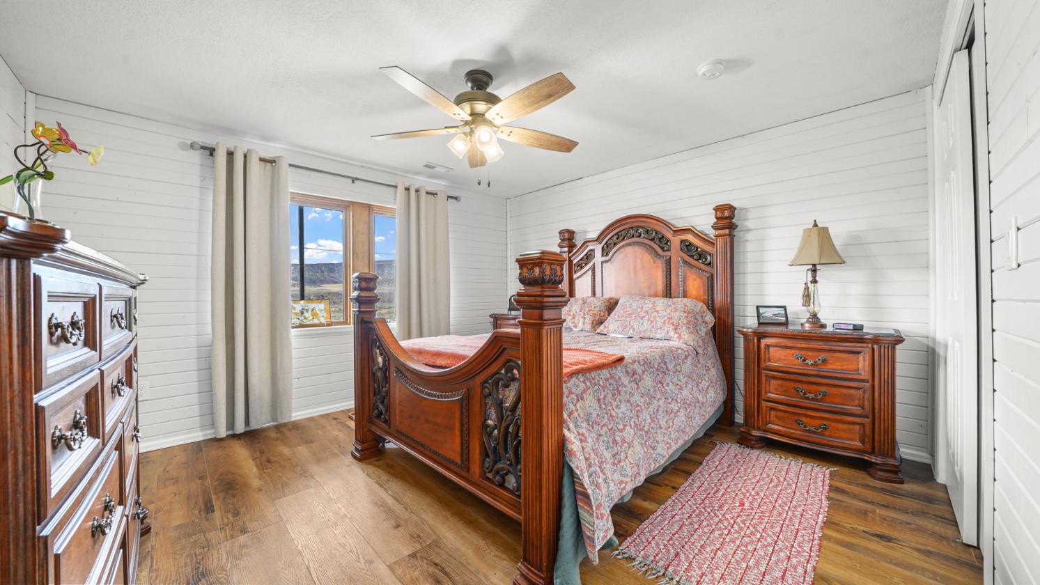 Rustic Log Cabin with Panoramic Views - photo 10