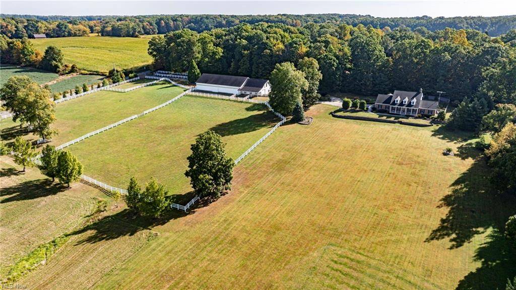 EQUESTRIAN COUNTRY ESTATE WITH CUSTOM HOME & BARN ON BEAUTIFUL PARK-LIKE SETTING - photo 9
