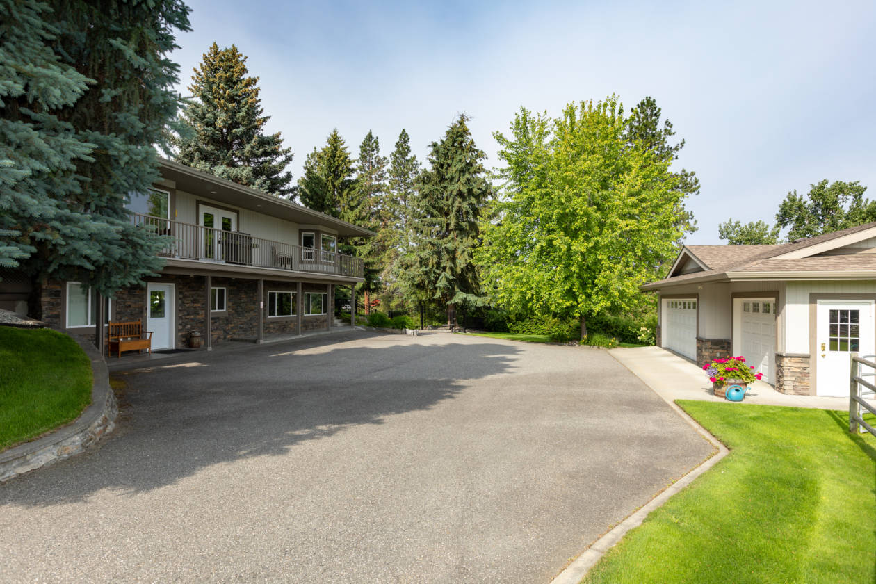 South East Kelowna acreage gem! Bring the horses! Kelowna, Central