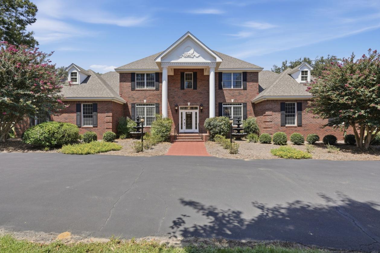 A Rare Equestrian Estate Designed for Horse & Home - photo 1